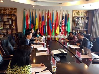 调研小组在新疆师范大学国际文化交流学院座谈